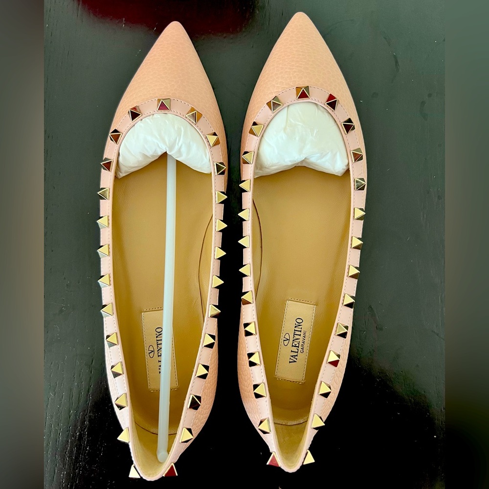 NIB Valentino Studded Flats!